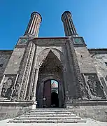 Madrasa Çifte Minareli  en Erzurum (c. 1250)