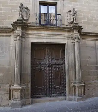 Entrada al Palacio de Vela de los Cobos.