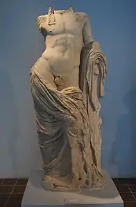 Estatua de Apolo o Dioniso de época romana.