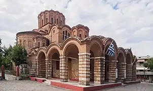 Fachada oeste y entrada de la iglesia.