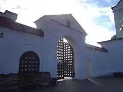 Las santas puertas (al oeste)