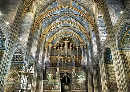 Techo de la nave y órganos de la catedral.