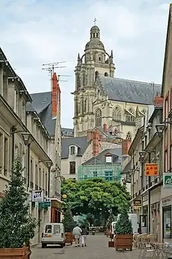 La catedral vista desde la place de la Résistance.