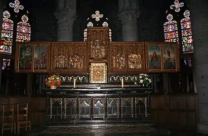 Retablo neogótico de la basílica de Saint-Materne, de Léopold Blanchaert (1901).