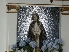 Virgen de Fuentes Claras en el interior de la ermita