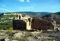 Vista de las ruinas de la ermita de Santa Bárbara en Ademuz (Valencia), con detalle del recinto de la sacristía y solar correspondiente a la casa del ermitaño. Siglo XVII.