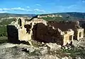 Vista de las ruinas de la ermita de Santa Bárbara en Ademuz (Valencia), con detalle del recinto de la sacristía y solar correspondiente a la casa del ermitaño. Siglo XVII.