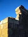 Vista de las ruinas de la ermita de Santa Bárbara en Ademuz (Valencia), con detalle de la trabazón de los sillares en el ángulo suroriental. Siglo XVII.