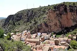 Vista parcial (meridional) del caserío de Libros (Teruel), desde la cima de El Mortero (2017).