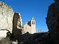 Vista de la iglesia de Santa María en Moya (Cuenca), desde el solar de la iglesia de la Trinidad, antes de su restauración.