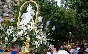 Romería de Santerón: detalle de la arribada de los peregrinos a «La Vega» de Vallanca, encuentro con la imagen de san Roque, año 2005.