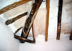 Detalle del soporte de la cobertura del atrio de la ermita de san José, Torrebaja.