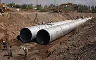 Instalación de una tubería aluminizada de 114 pulgadas (flujo: 25 m3/seg) para un drenaje de tormentas en Guasave, México.