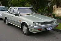 Nissan Pintara GXE berlina (1986)