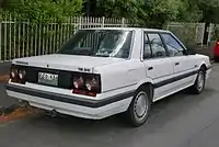 Nissan Skyline Ti berlina (1988 a 1990)