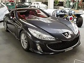 El Peugeot 907 en una exposición.