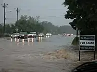 Sobreflujo de un drenaje de tormenta en Durham, Carolina del Norte.