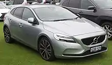 Volvo V40 T3 Momentum posterior al lavado de cara.