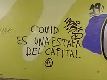"COVID ES UNA ESTAFA DEL CAPITAL Ⓐ", grafiti anarquista