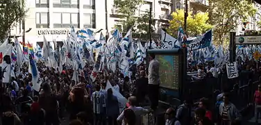 Manifestación sobre Av. de Mayo