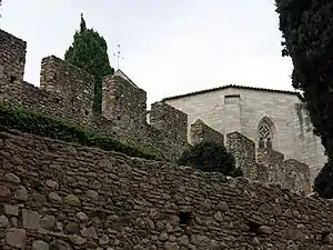 Tramo de muralla detrás del claustro del Carmen en el segundo recinto.