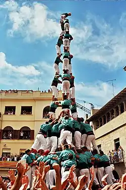 Tres de deu amb folre i manilles de los Castellers de Vilafranca