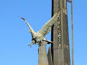El águila, que originalmente portaba la inscripción «Víctor» entre las garras.