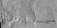 Canal que viajes a través de parte de un cráter, cuando visto por HiRISE bajo HiWish programa La flecha muestra un cráter que estuvo erosionado por el canal.  Nota: esto es una ampliación  de una imagen anterior.