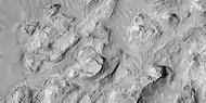 Mesas rompiéndose formando bordes rectos. Todas las imágenes tomadas por HiRISE en su programa HiWish