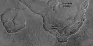 Terreno festoneado marcado con los polígonos anteriores (imagen HiRISE).