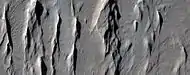 Vista cercana de yardangs en la imagen anterior, como lo ve HiRISE bajo el programa HiWish