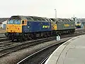 Clase 47/0 No. 47 237, con la librea de Advenza Freight y la Clase 57 No. 57 005 con la librea de Freightliner en Derby en 2008