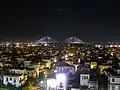 Imagen del Puente del Centenario de noche desde el estadio Benito Villamarín