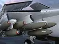 A-6 Intruder con 12 bombas Mk 82 de 500 libras (227 kg) en los dos pilones del ala derecha.