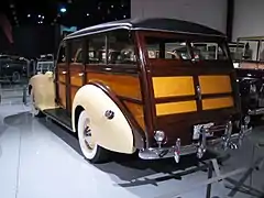 Packard Six 110 Deluxe con carrocería maderada (1941)