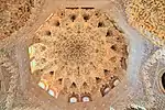 Cúpula elaborada con mocárabe en la Sala de las dos Hermanas en la Alhambra de Granada, España (siglo XIV)