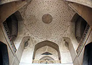 Interior de la cúpula del palacio de Ali Qapu