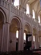 Iglesia abacial de la Trinité, nave