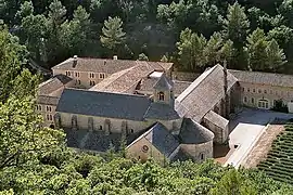 La iglesia de la abadía de Sénanque y otros edificios monásticos en Gordes, Provenza