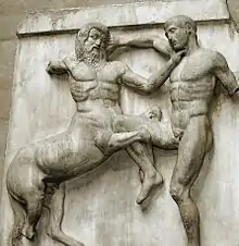 Lapita y centauro luchando. Una de las metopas del Partenón, actualmente en el British Museum (Mármoles de Elgin).