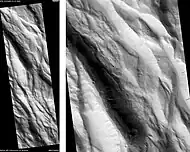 Acheron Fossae, la barra de escala tiene 1000 metros de largo. Haga clic en la imagen para ver las rayas oscuras sobre la pendiente.