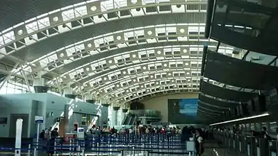 Vista interna del Aeropuerto Internacional Juan Santamaría, Alajuela, Javier Rojas, 2000.