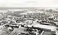 Vista aérea del puerto de Marsamusetto con el Empire Sports Ground en el fondo, ca. 1950