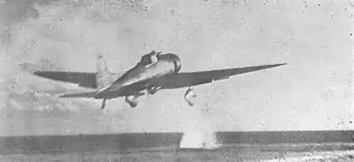Un Aichi D3A Tipo 99 Val kanbaku (bombardero en picado) parte del portaaviones Akagi para participar en la segunda oleada.