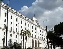 Real Albergo dei Poveri (1751-?), de Ferdinando Fuga, una de las construcciones europeas más grandes del siglo XVIII