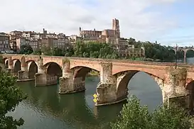 Pont Vieux (1035-1178) de Albi, sobre el río Tarn