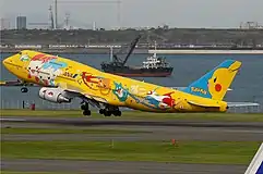 Boeing 747 de All Nippon Airways decorado con motivos de Pokémon.