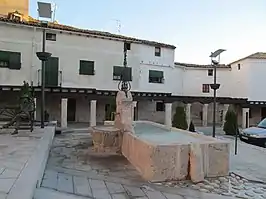 Fuente y plaza Mayor de Almonacid
