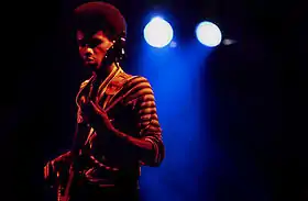 Alphonso Johnson en una actuación de Weather Report en Rochester (Nueva York) en 1977.