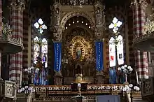 Altar de la iglesia conocida como María Auxiliadora, en Buenos Aires, Argentina. Puede apreciarse la influencia del clasicismo y estilo barroco europeo en América del Sur